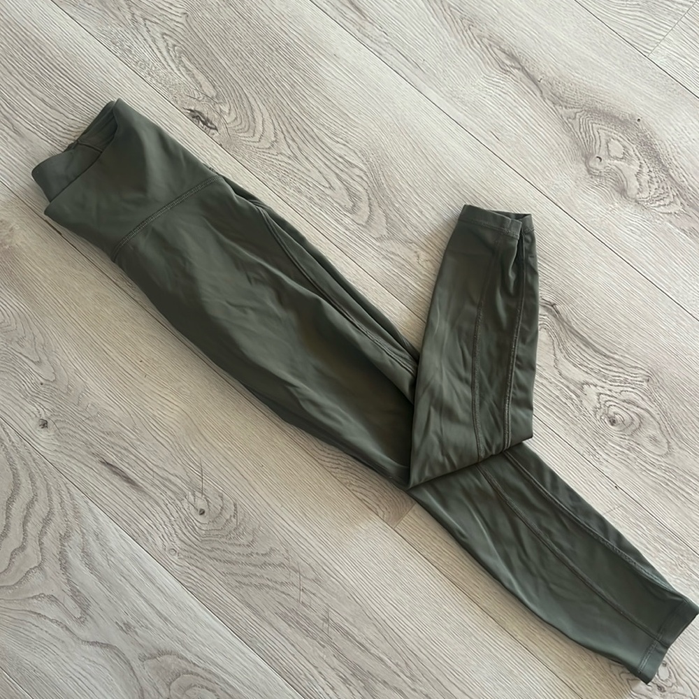 Lululemon Size 4 Wunder Train HR